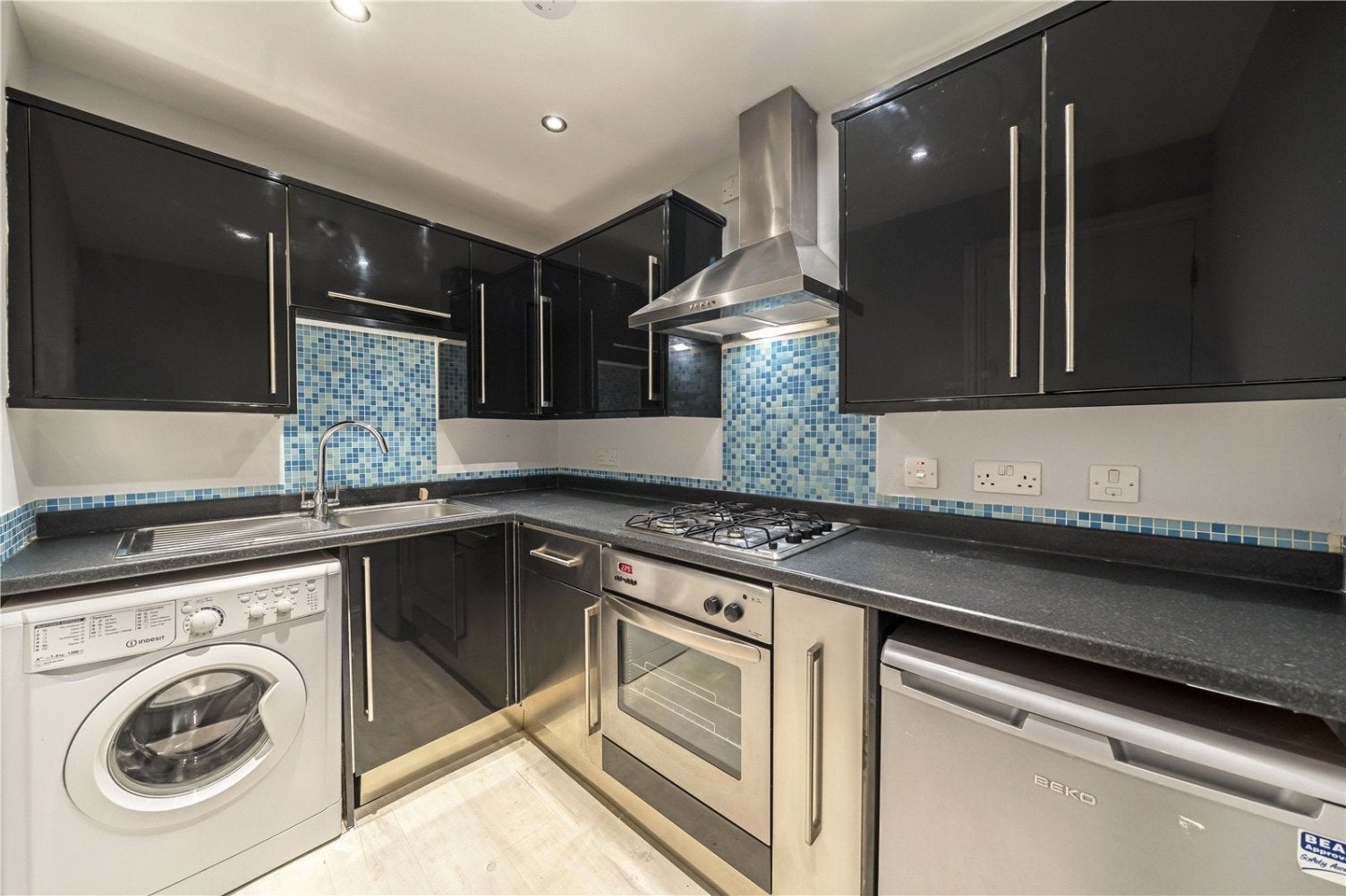 Flat Calvert Road in Greater London