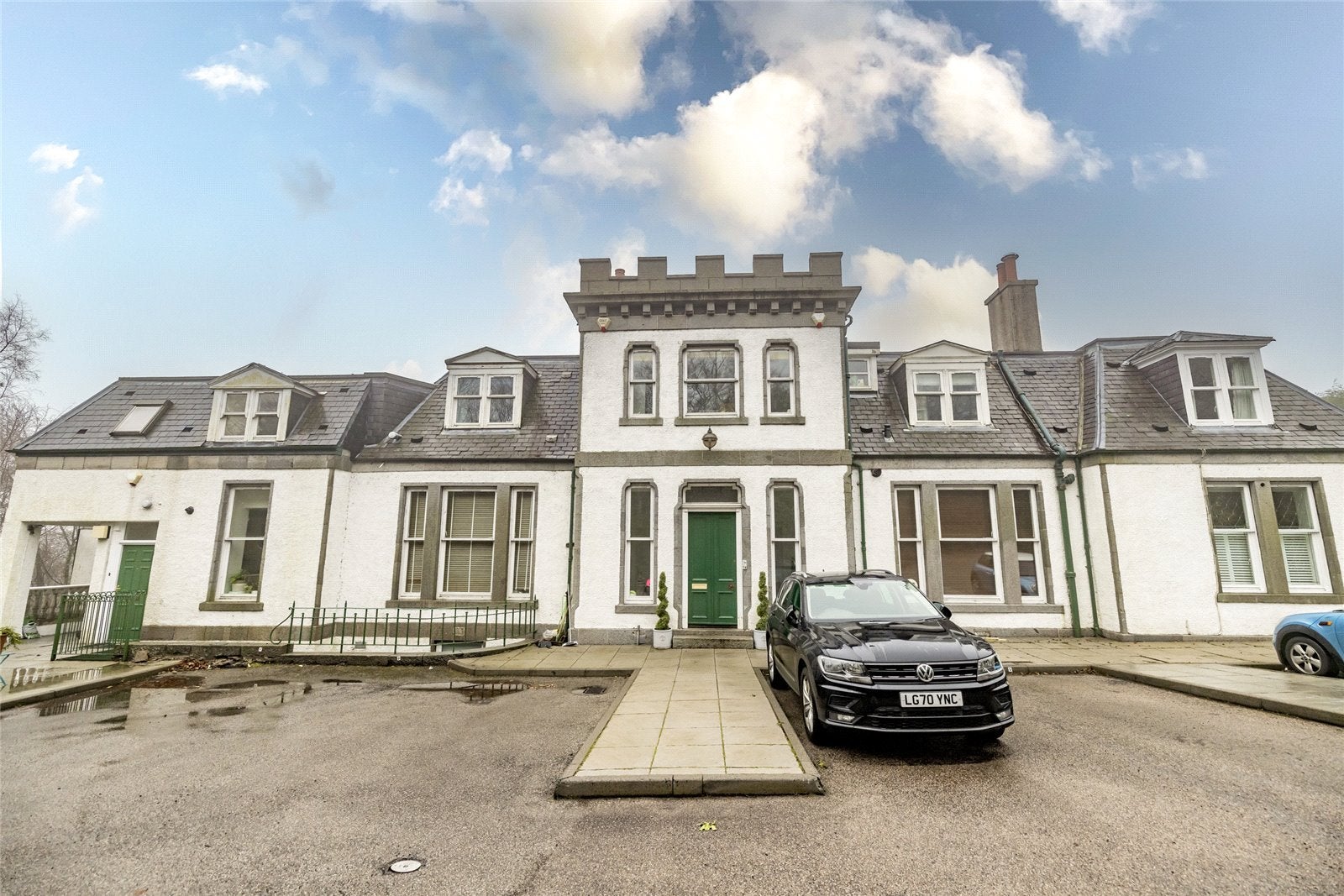 Flat Cliff House in Aberdeen City