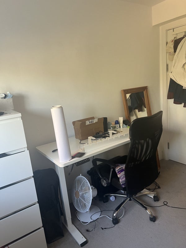 Room Ladbroke Road in Greater London