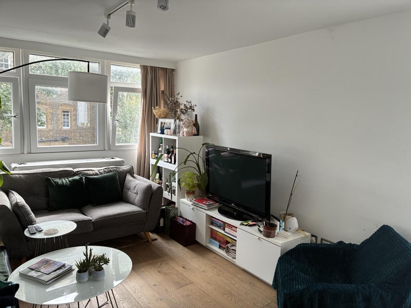 Flat Ladbroke Road in Greater London
