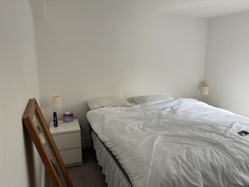 Flat Ladbroke Road in Greater London