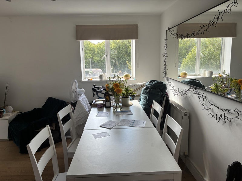 Flat Ladbroke Road in Greater London