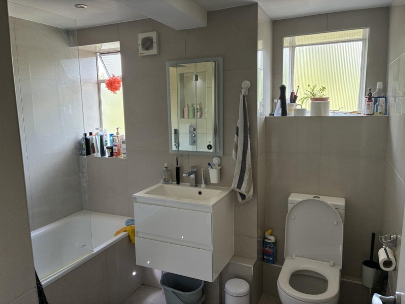 Flat Ladbroke Road in Greater London
