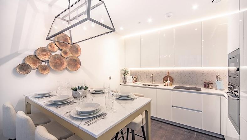 Flat Ponton Road in Greater London