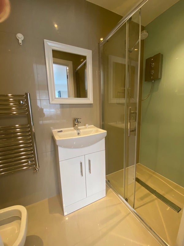 Room Barnfield Place in Greater London