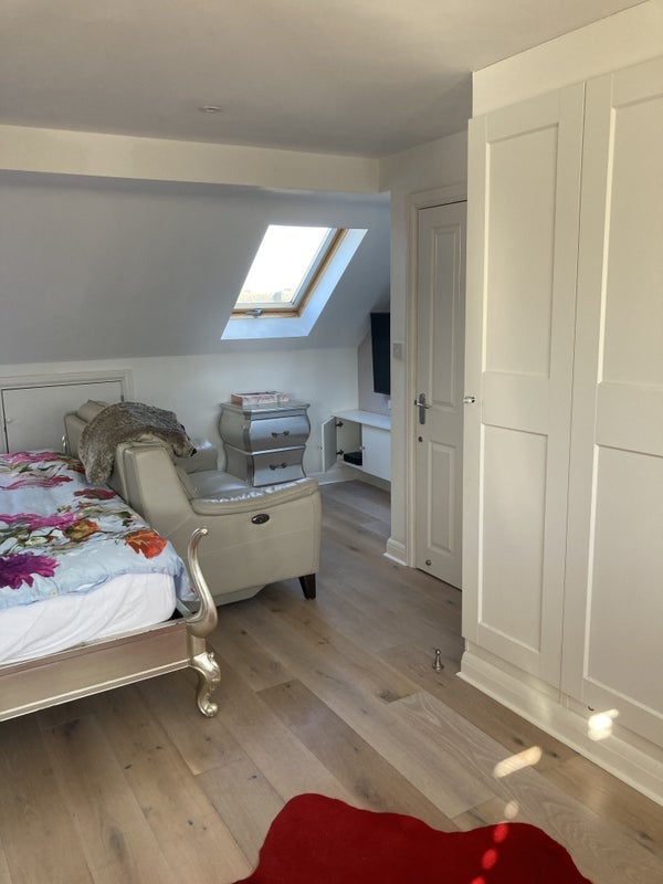 Room Sandy Way in Greater London
