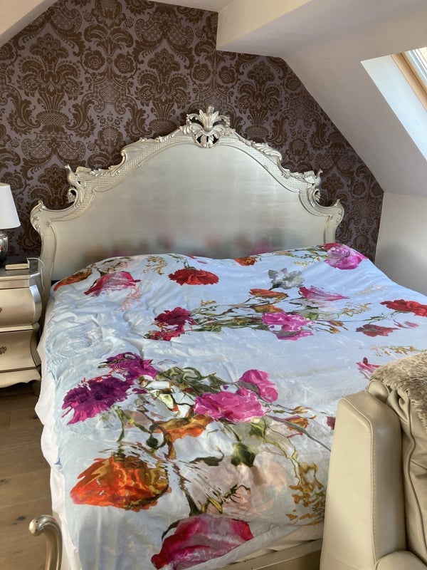 Room Sandy Way in Greater London