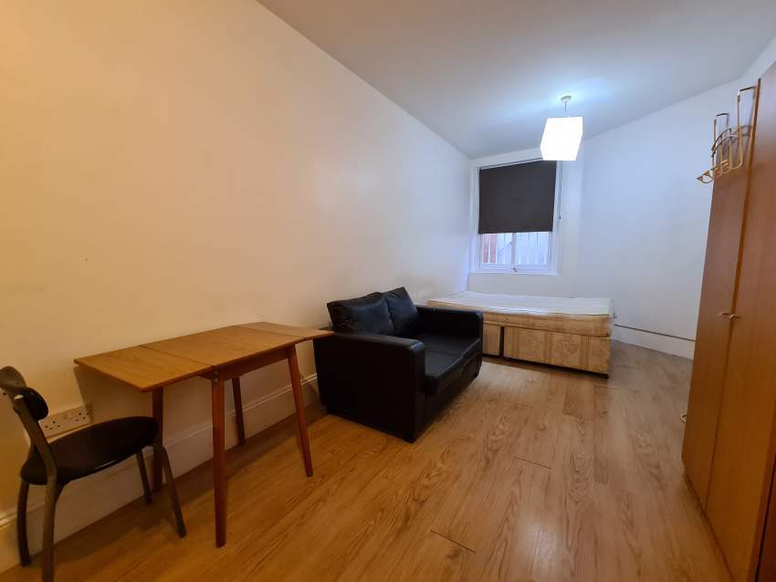 Room Western Road in Hove