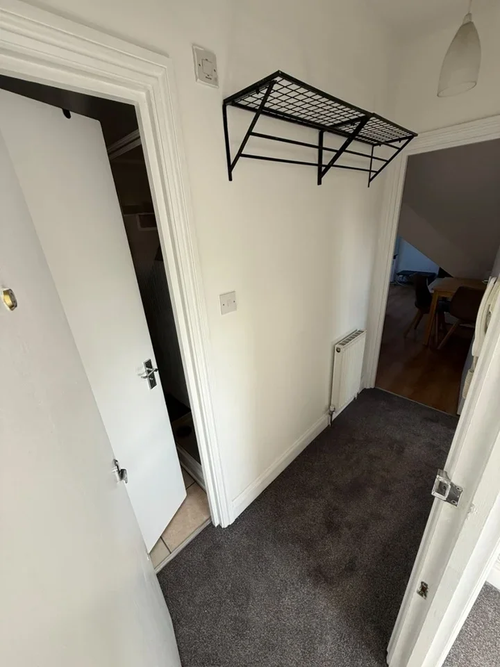 Flat Newburgh Road in Greater London