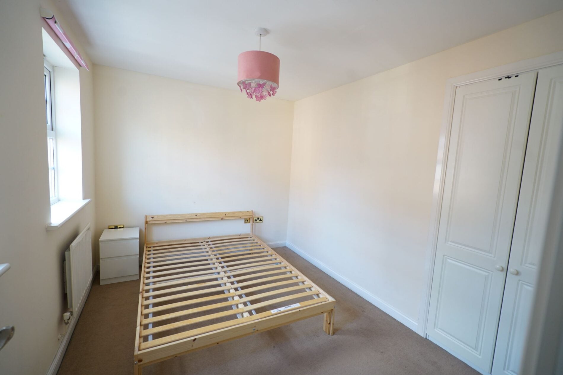 Room Coxon Drive in Grays