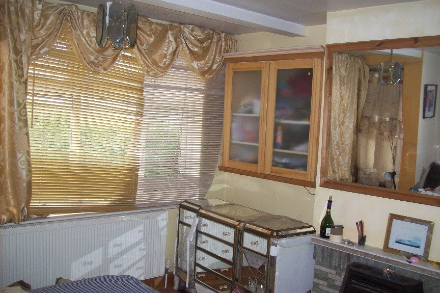 Room Nathans Road in Greater London