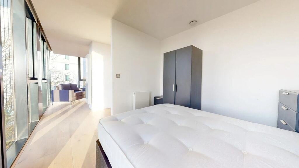 Flat Highgate Hill in Greater London