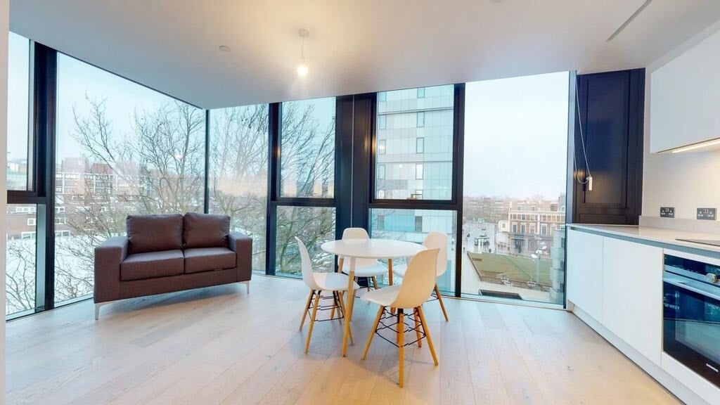 Flat Highgate Hill in Greater London