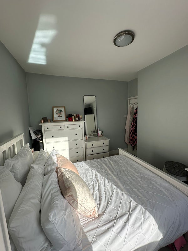Room Cecil Road in Greater London