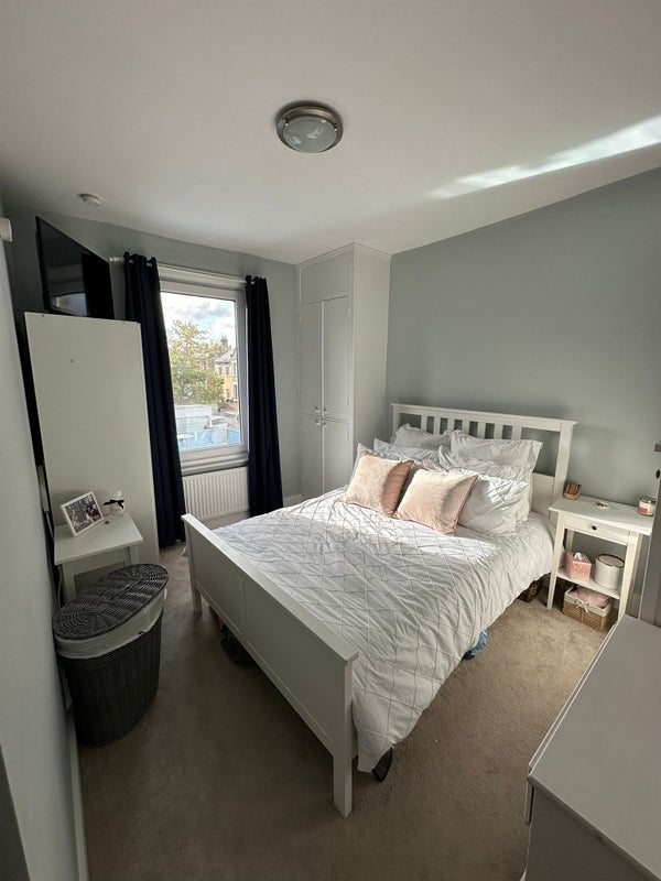 Room Cecil Road in Greater London