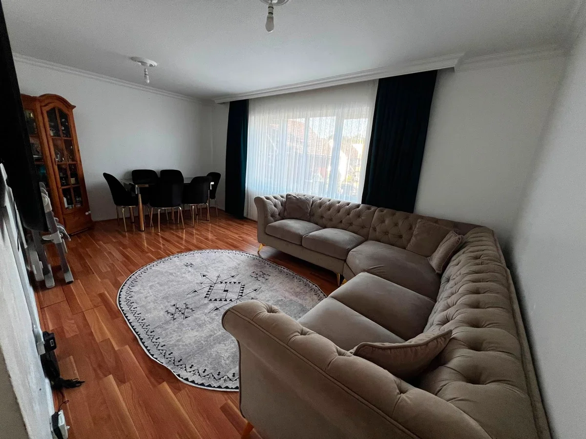 Flat Mollison Avenue in Greater London