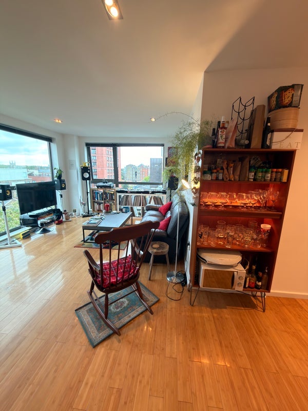 Flat Kingsland Road in Greater London