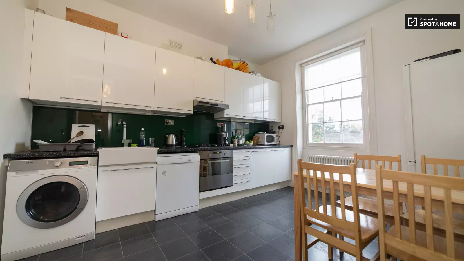 Room Coldharbour Lane in Greater London