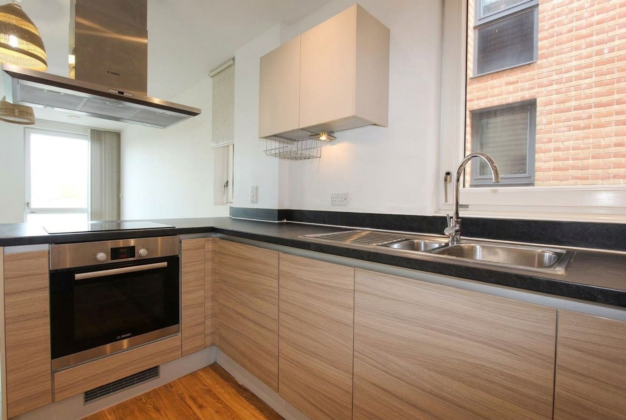 Flat Queen's Drive in Greater London