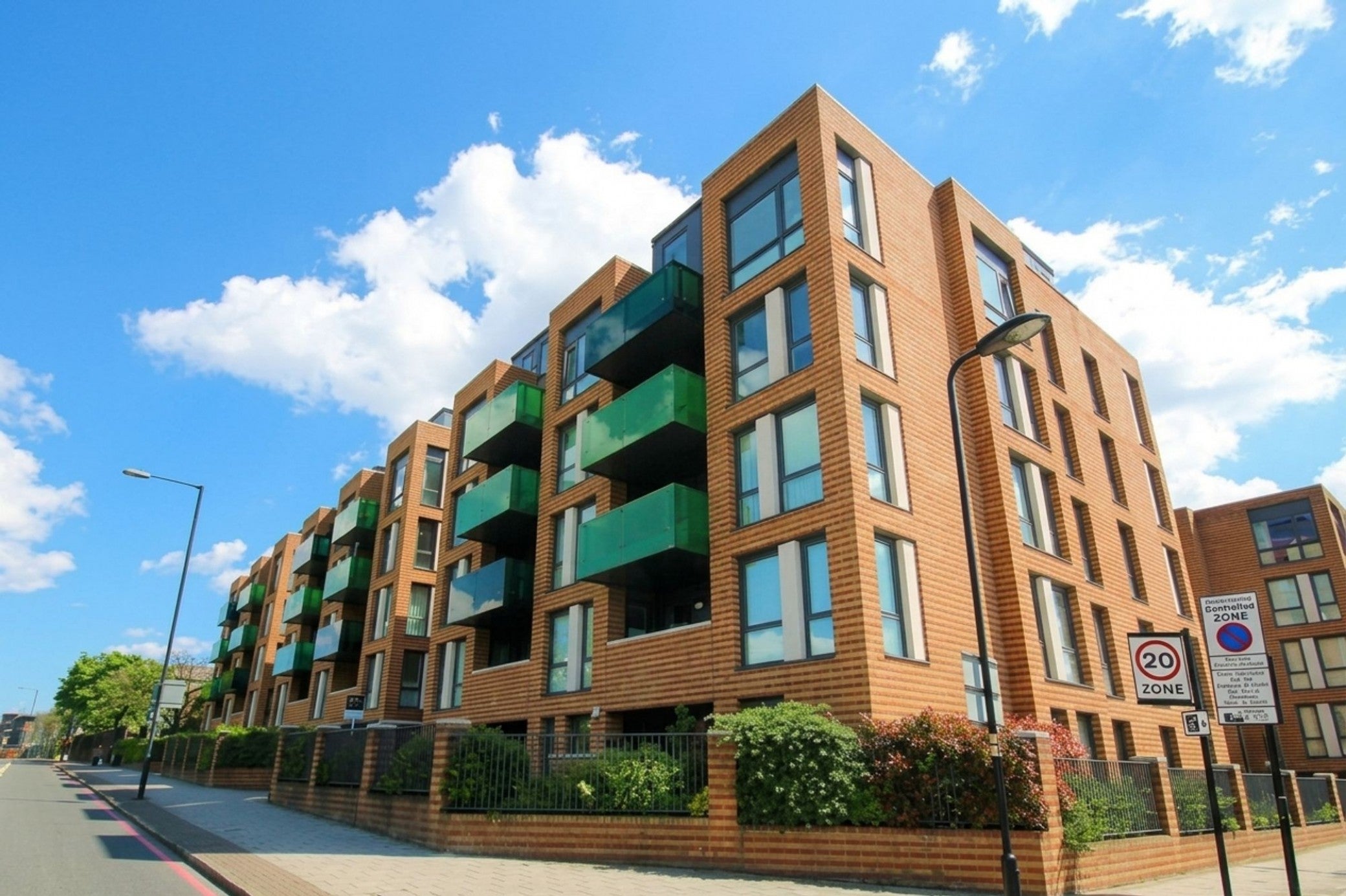 Flat Queen's Drive in Greater London