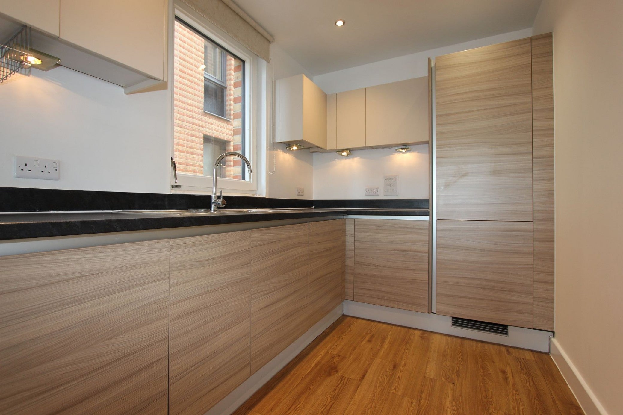 Flat Queen's Drive in Greater London