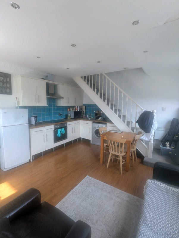 Room Grove Road in Greater London