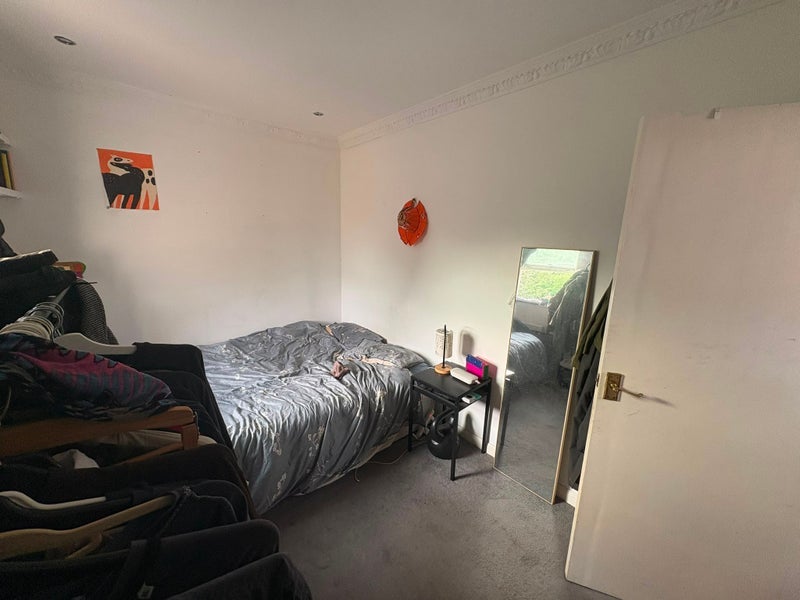 Room Grove Road in Greater London