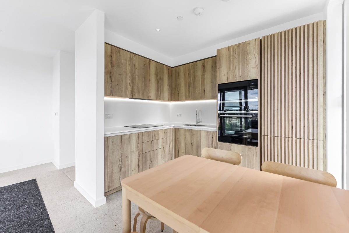 Flat Raven Row in Greater London
