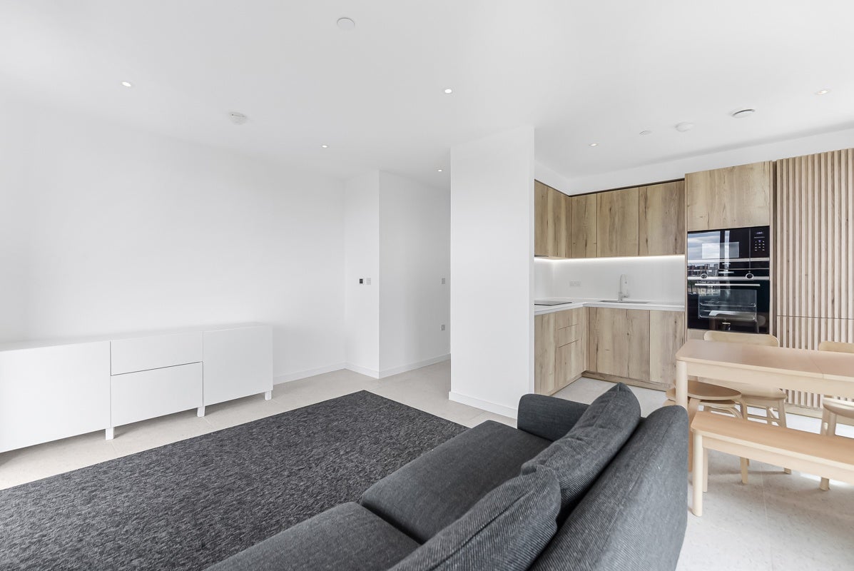 Flat Raven Row in Greater London