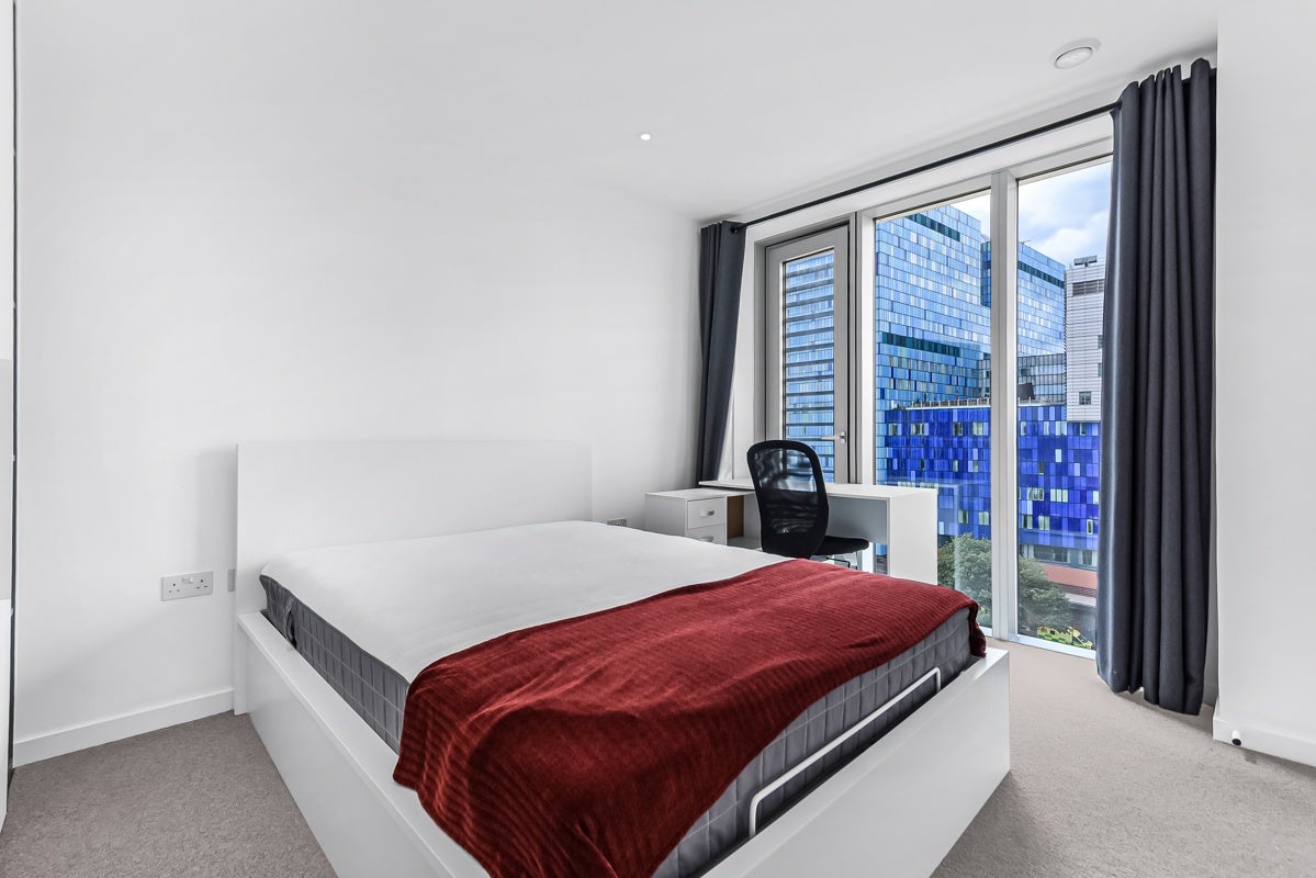 Flat Raven Row in Greater London