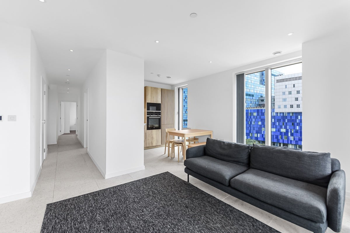 Flat Raven Row in Greater London