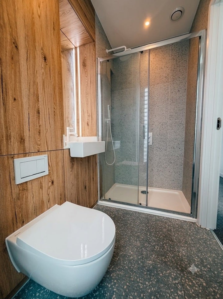 Flat Raven Row in Greater London