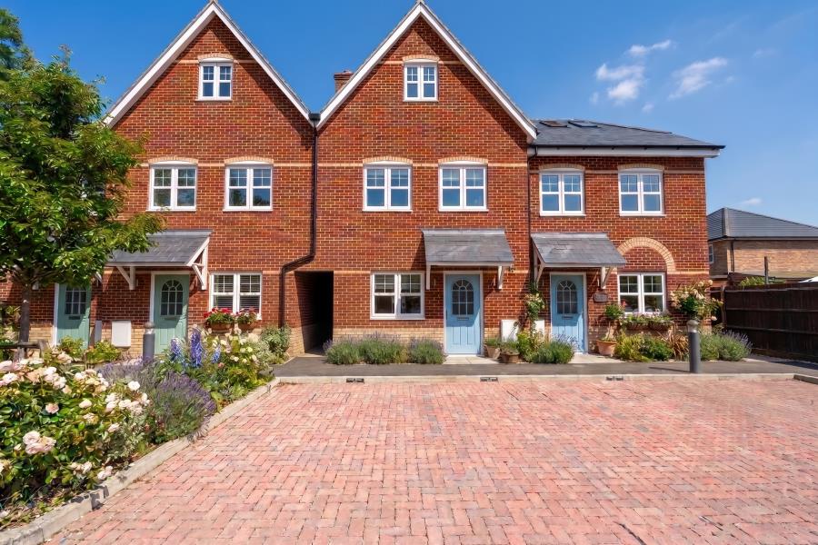 House Bagshot Road in Woking
