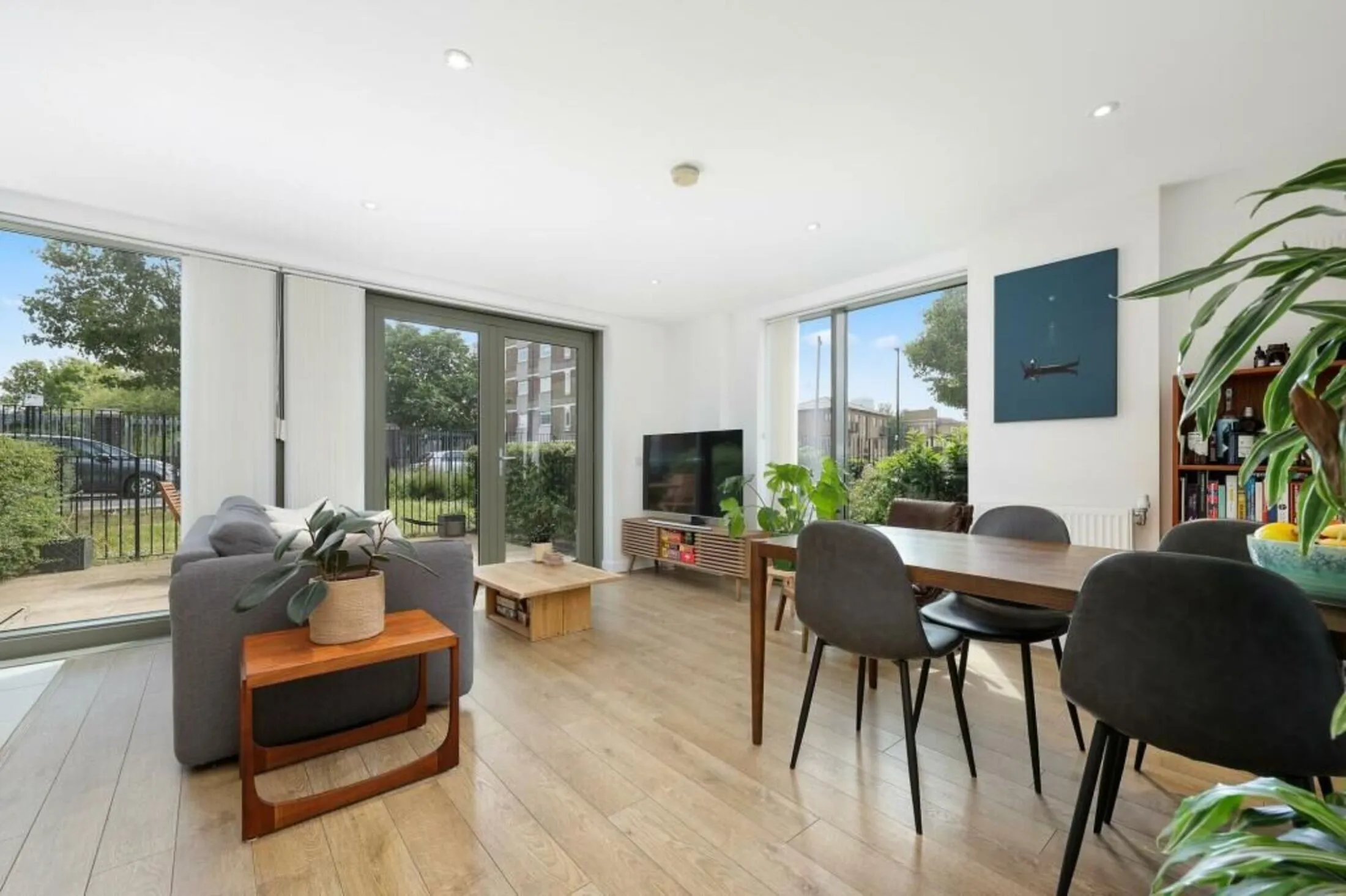 Flat Ben Jonson Road in Greater London