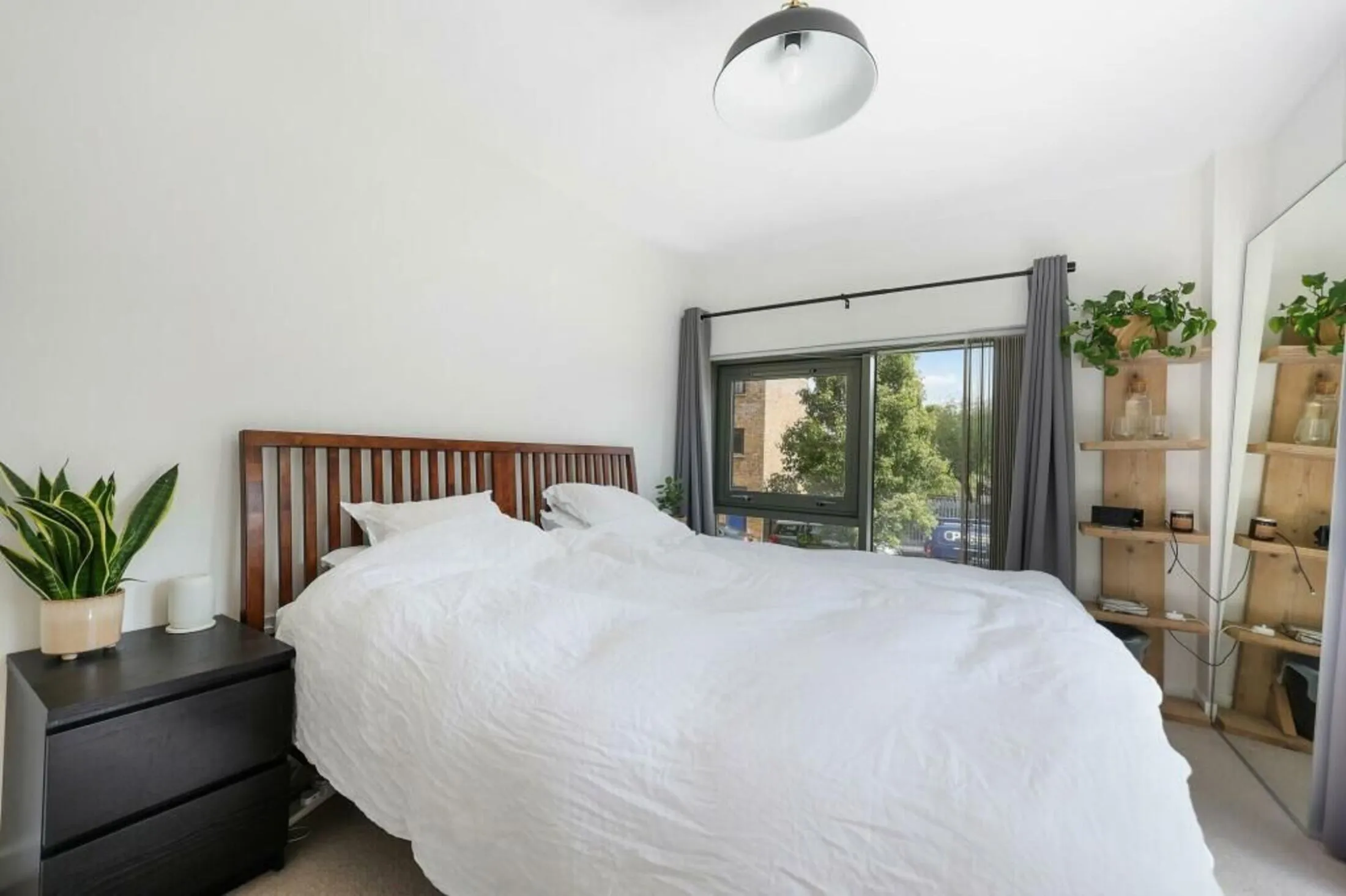 Flat Ben Jonson Road in Greater London