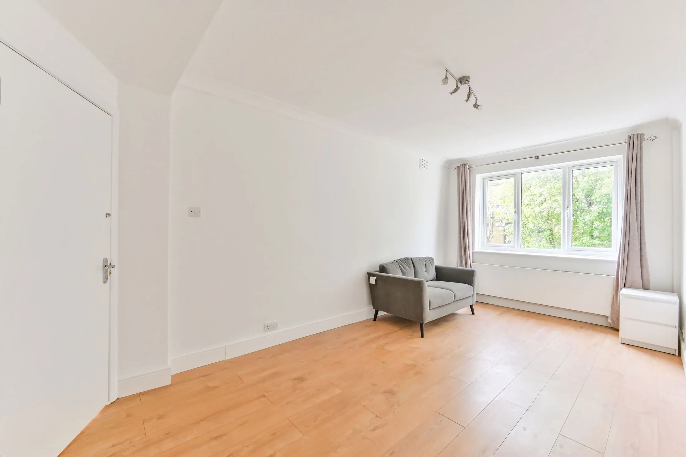 Flat Claremont Road in Greater London