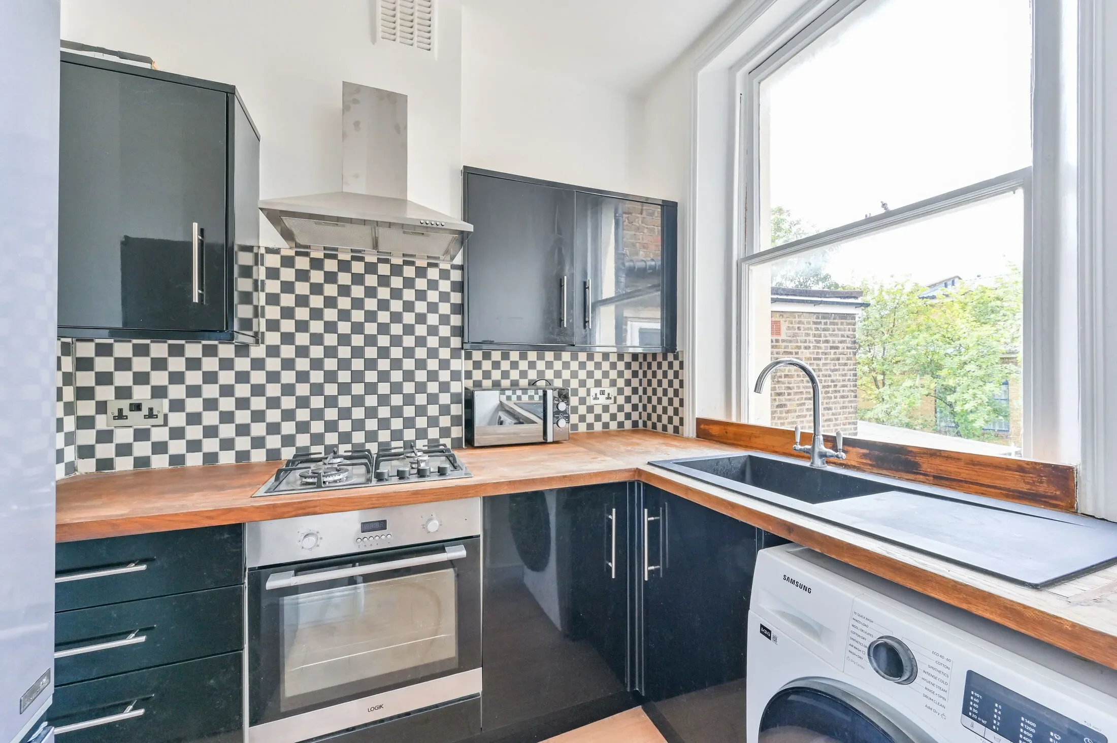 Flat Claremont Road in Greater London