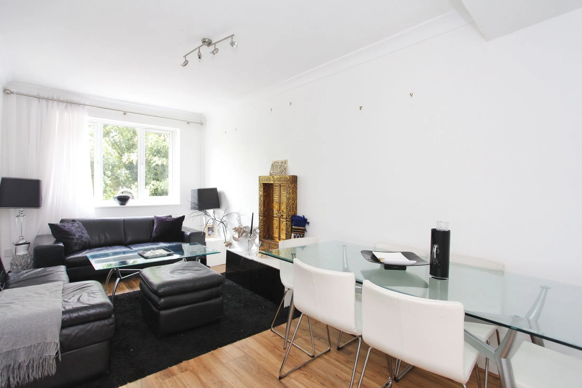 Flat Kilburn Lane in Greater London