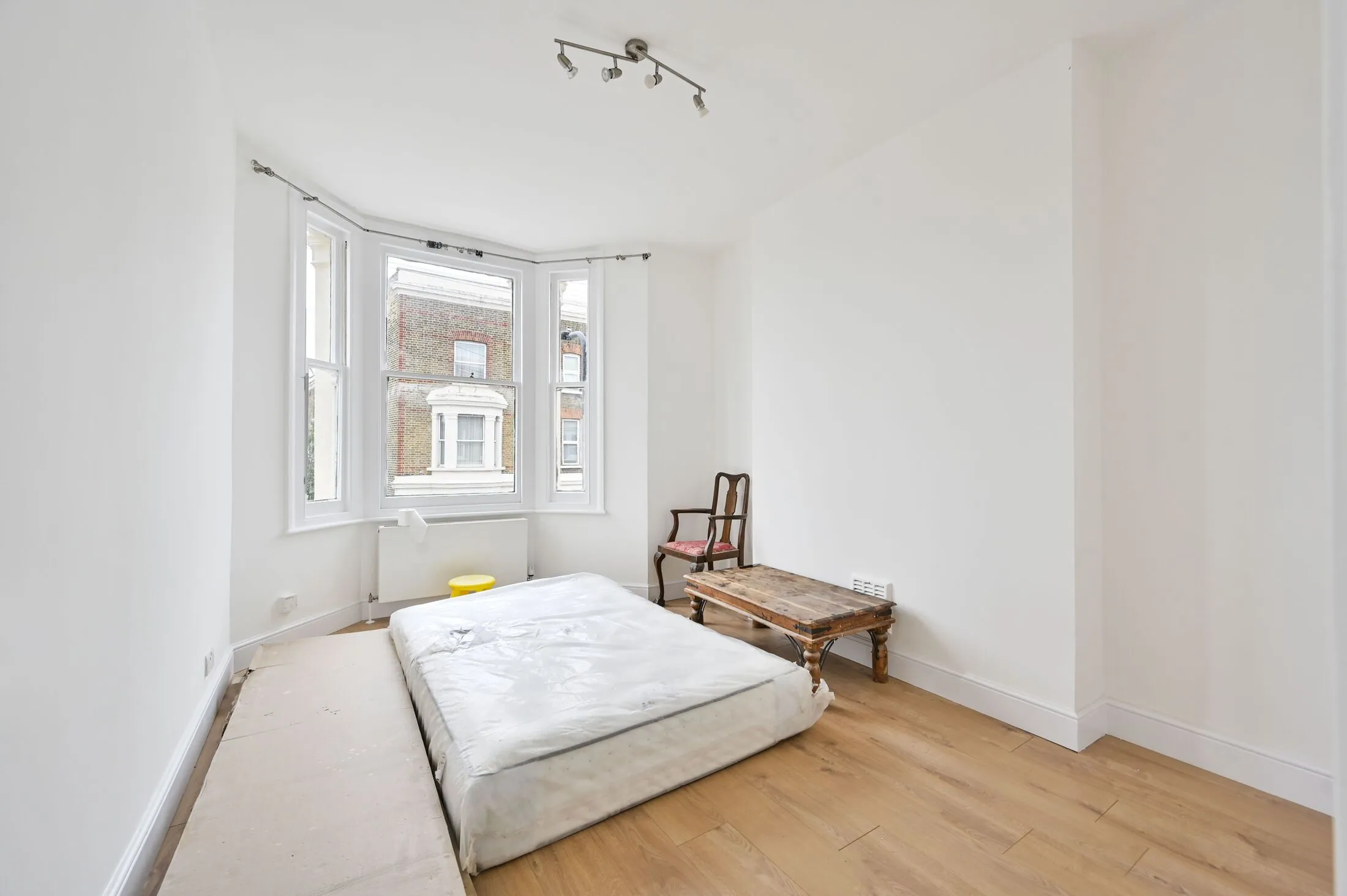 Flat Kilburn Lane in Greater London