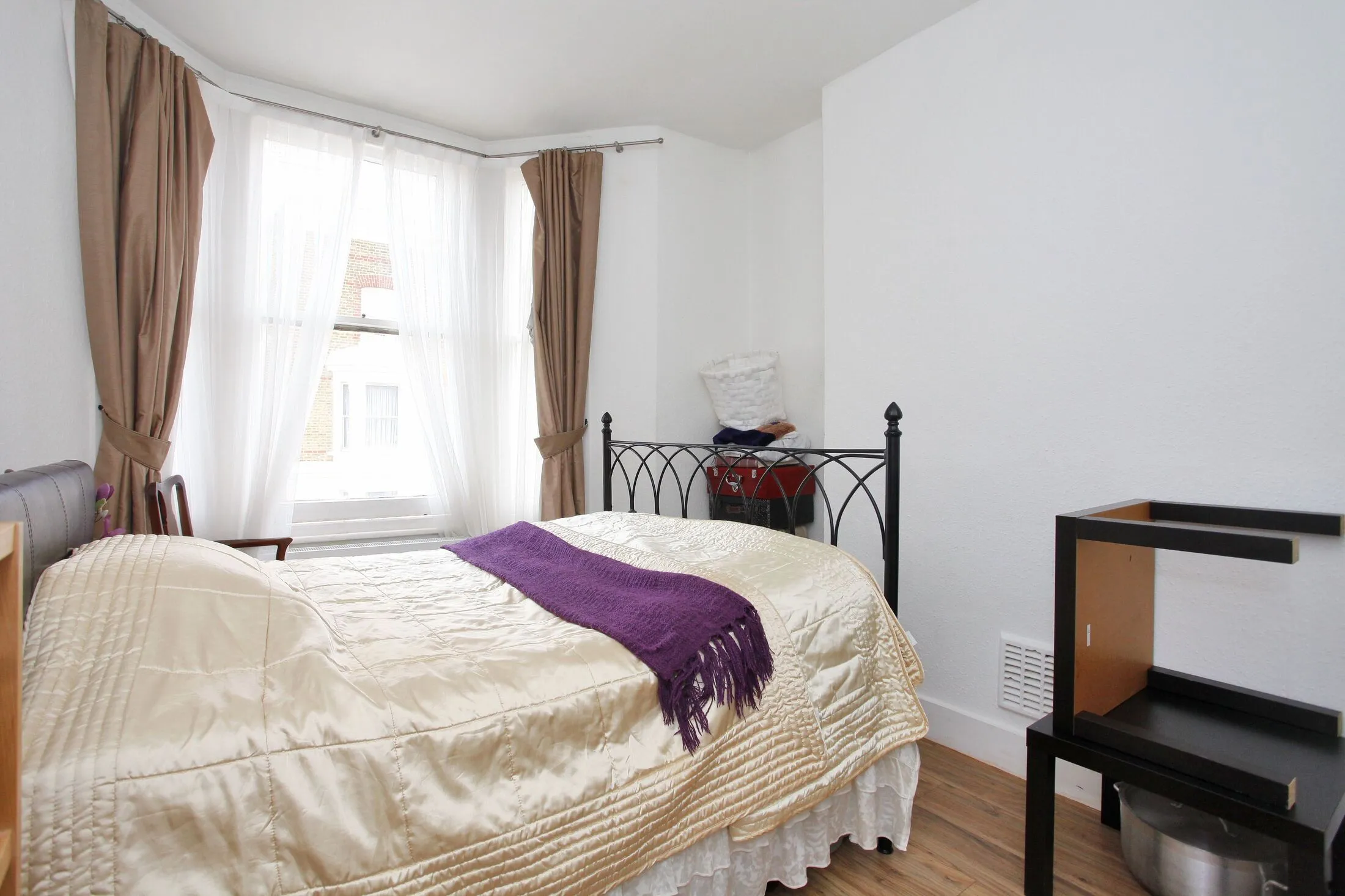 Flat Kilburn Lane in Greater London