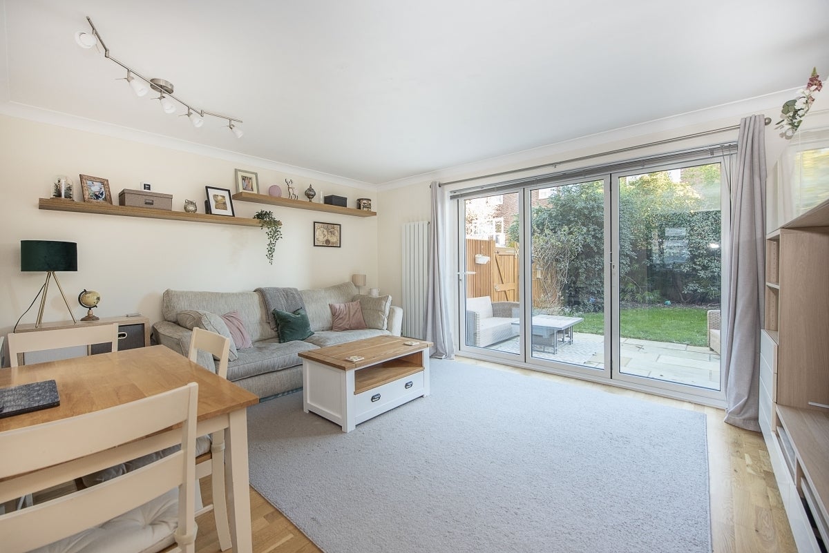 Flat Cumberland Close in Greater London