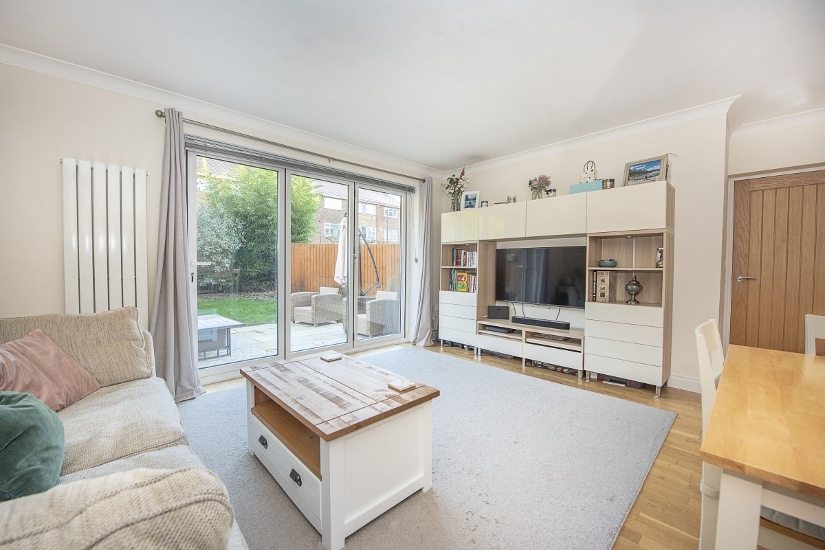 Flat Cumberland Close in Greater London