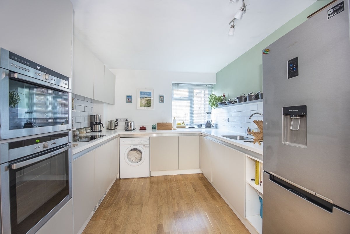 Flat Cumberland Close in Greater London