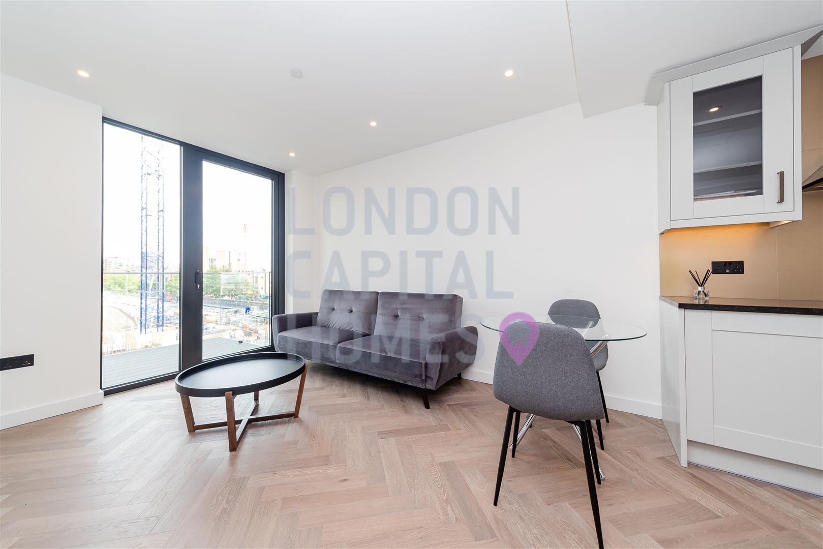 Flat Merino Gardens in Greater London