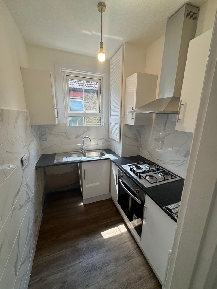 Flat Acacia Road in Greater London