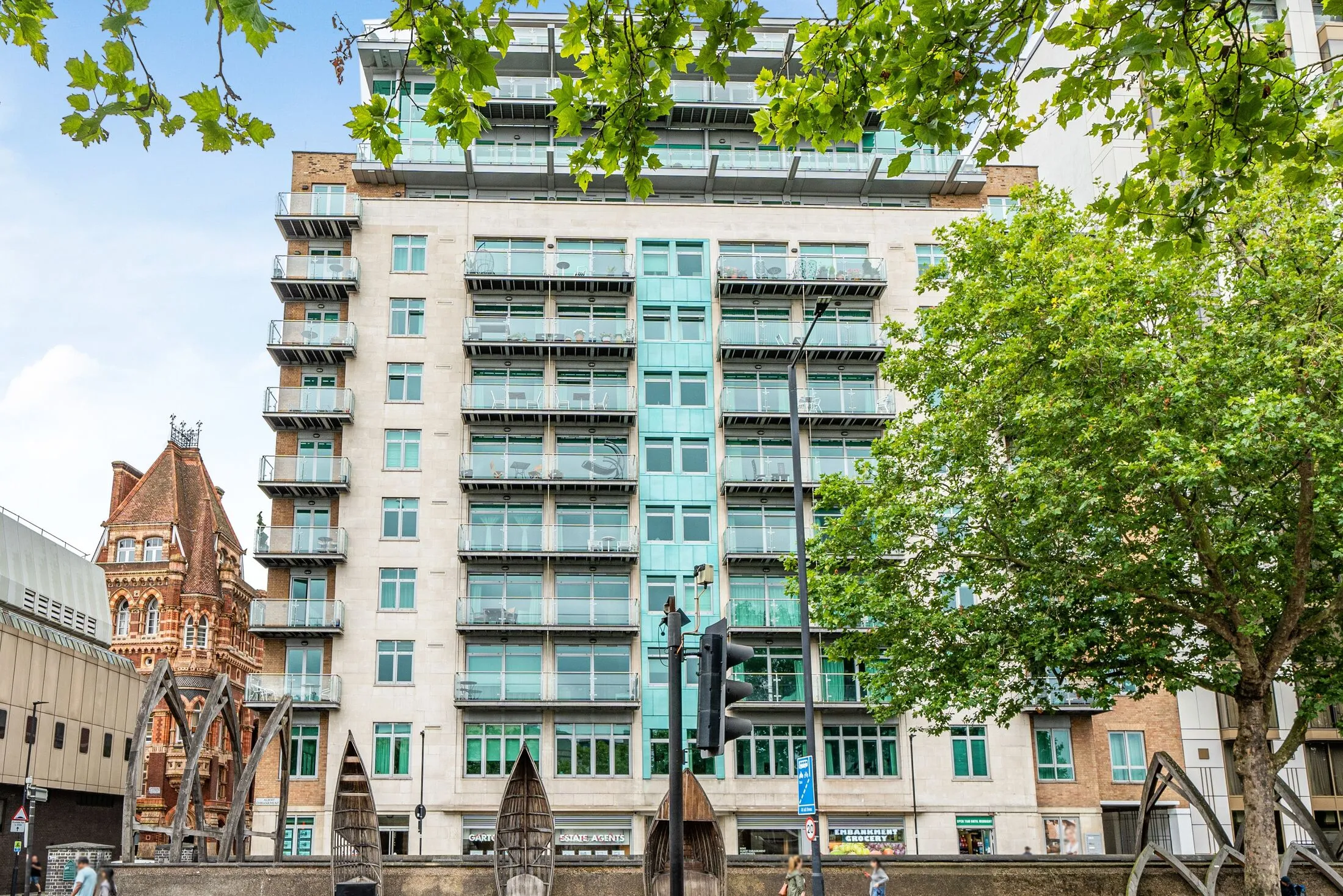 Flat Salamanca Street in Greater London