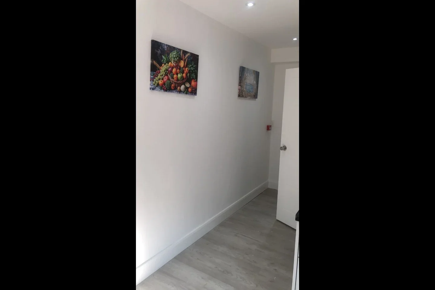 Room Elizabethan Way in Borough of Spelthorne