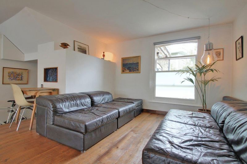 Flat Tanners Hill in Greater London