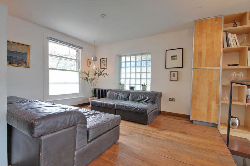 Flat Tanners Hill in Greater London