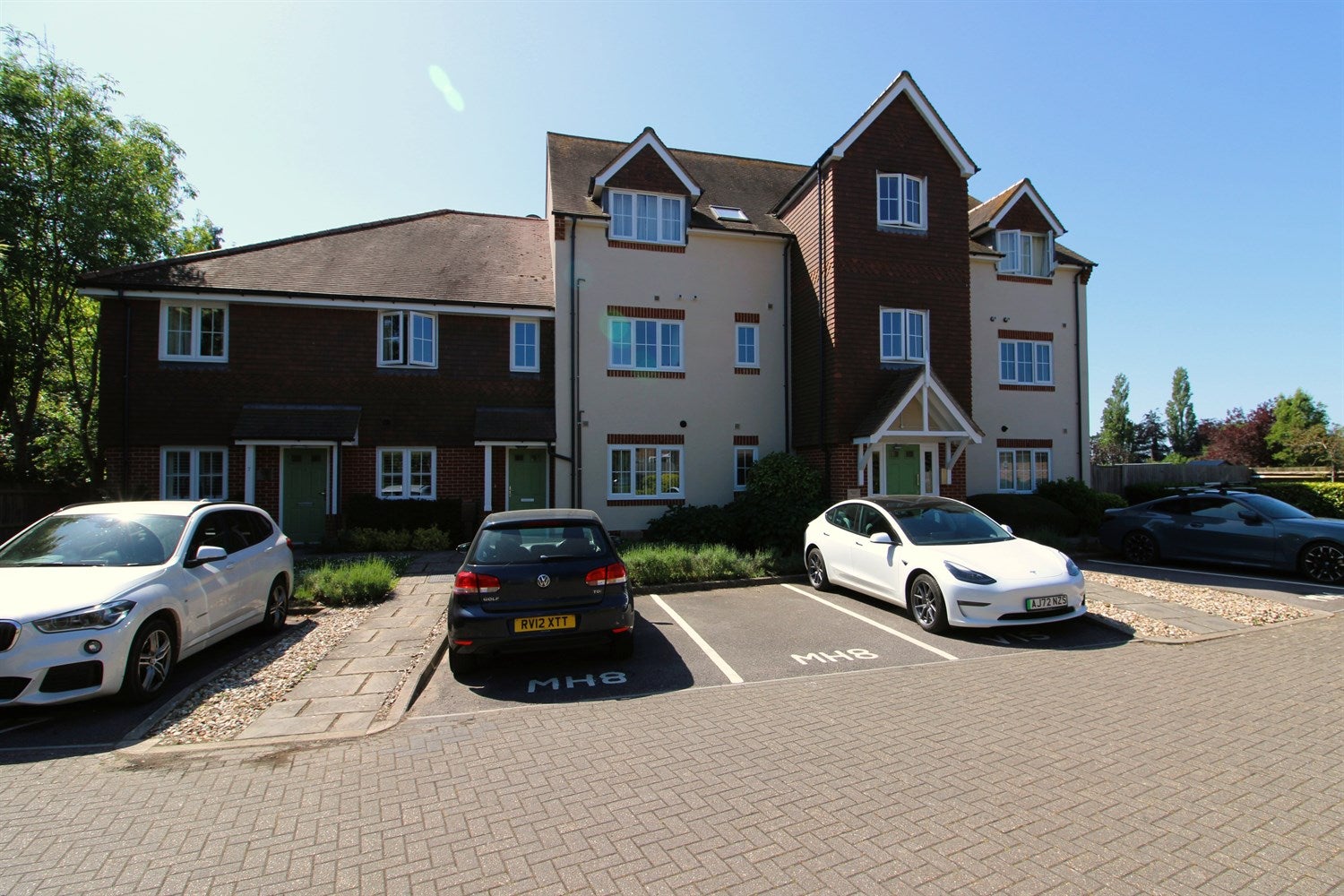 Flat Tilemakers Close in Chichester